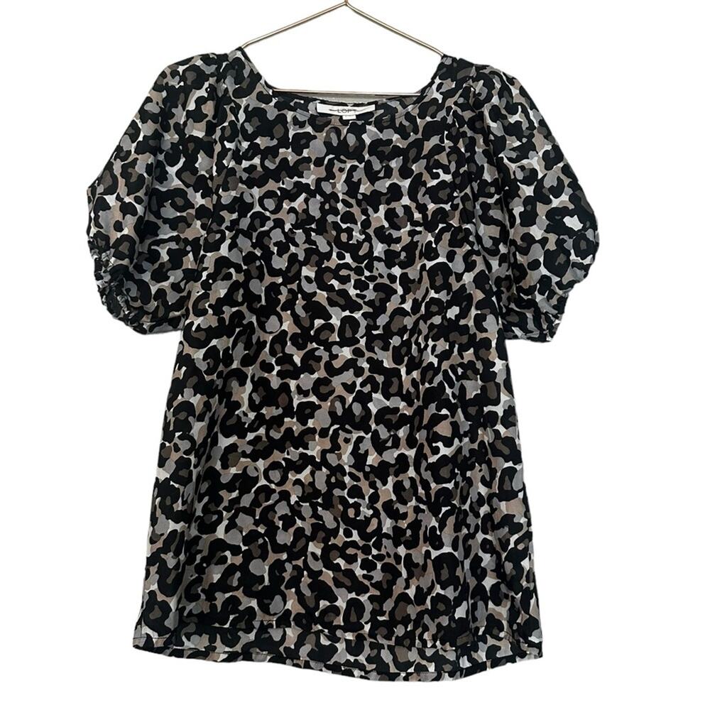Ann Taylor LOFT Top Medium M Satin Animal Print Blouse Short Sleeve Shirt